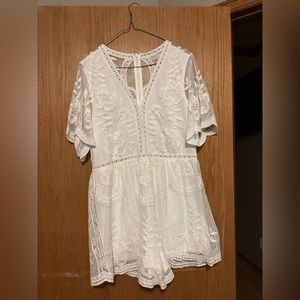 URBAN OUTFITTERS WHITE LACE ROMPER!